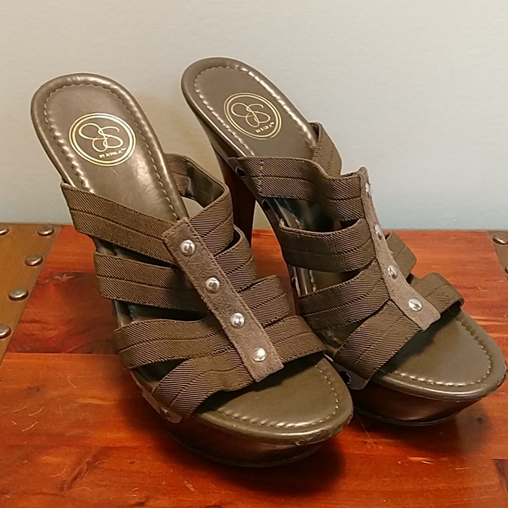 Women's shoes